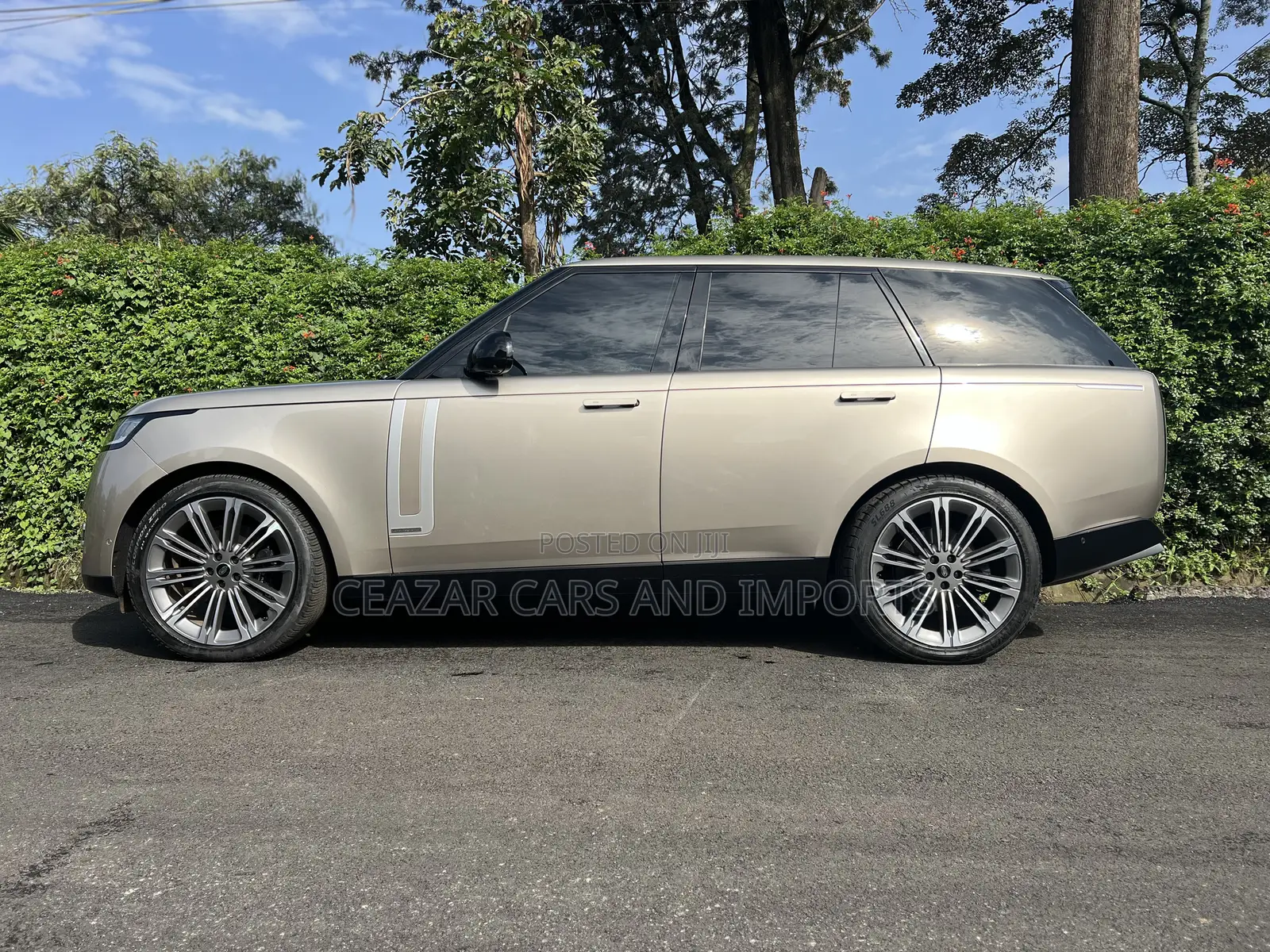 Land Rover Range Rover Vogue 2022 Gold