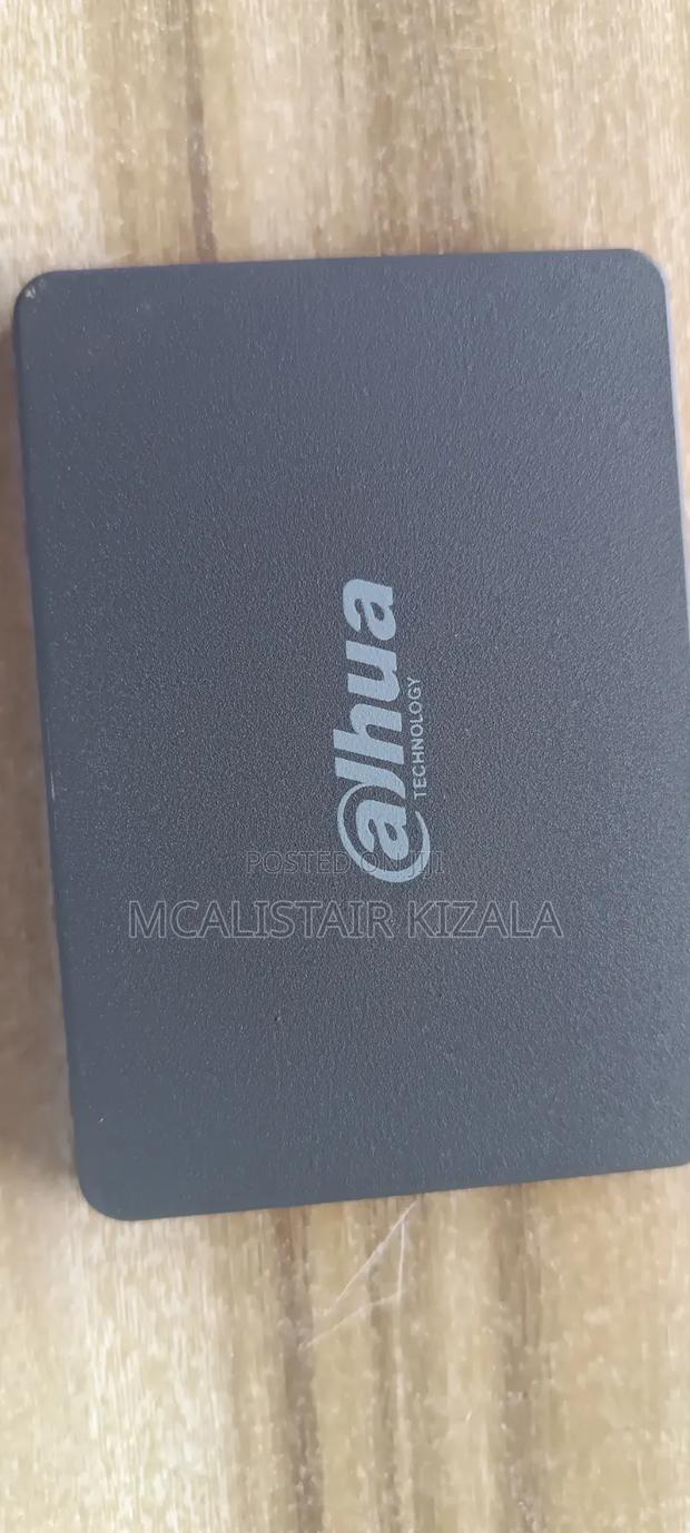 Solid State Drive SSD - thumbnail 3