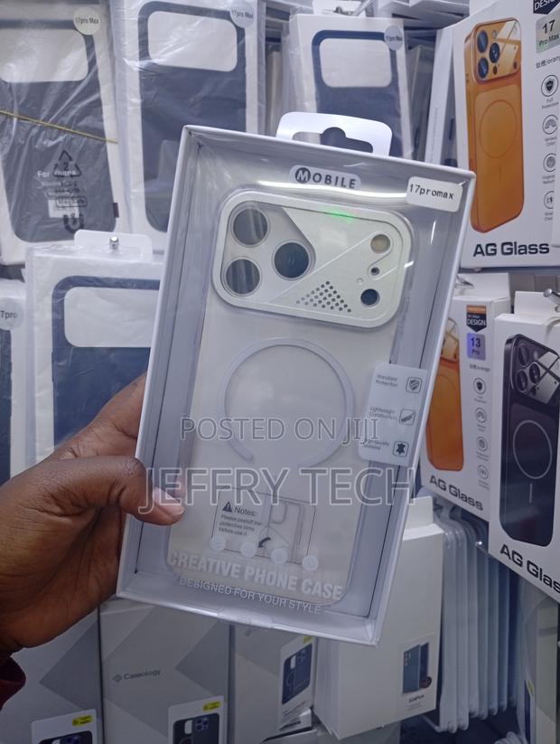 iPhone 17 Pro Max White Classic Magsafe Case - thumbnail 2