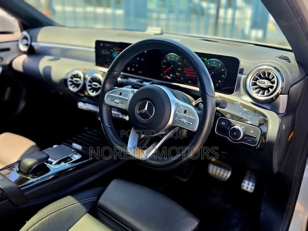 Mercedes-Benz A-Class 2019 Off white
