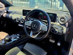 Mercedes-Benz A-Class 2019 Off white