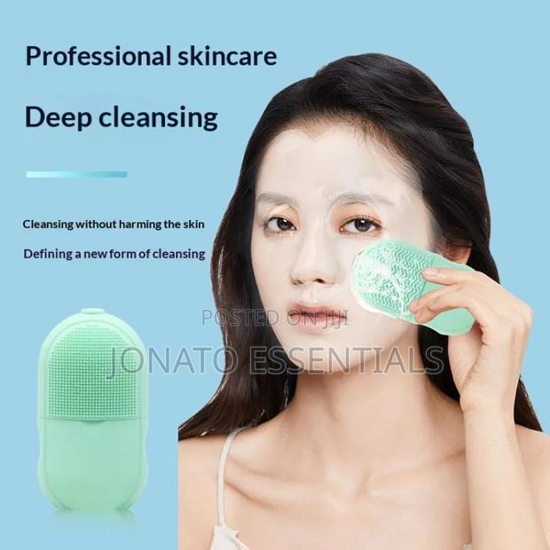 Silicone Facial Cleansing Ice Roller Tray and Face Massager - thumbnail 2