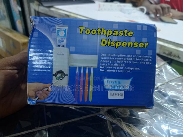 Quality White Plastic, Hygienic, Wall-Mounted, Holds 5 Brushes 