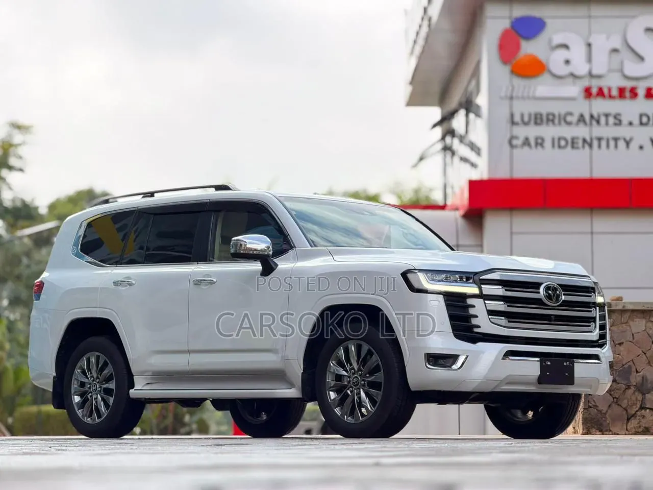 Toyota Land Cruiser LC300 2021 White