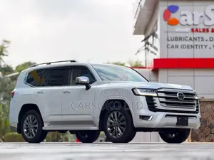 Toyota Land Cruiser LC300 2021 White