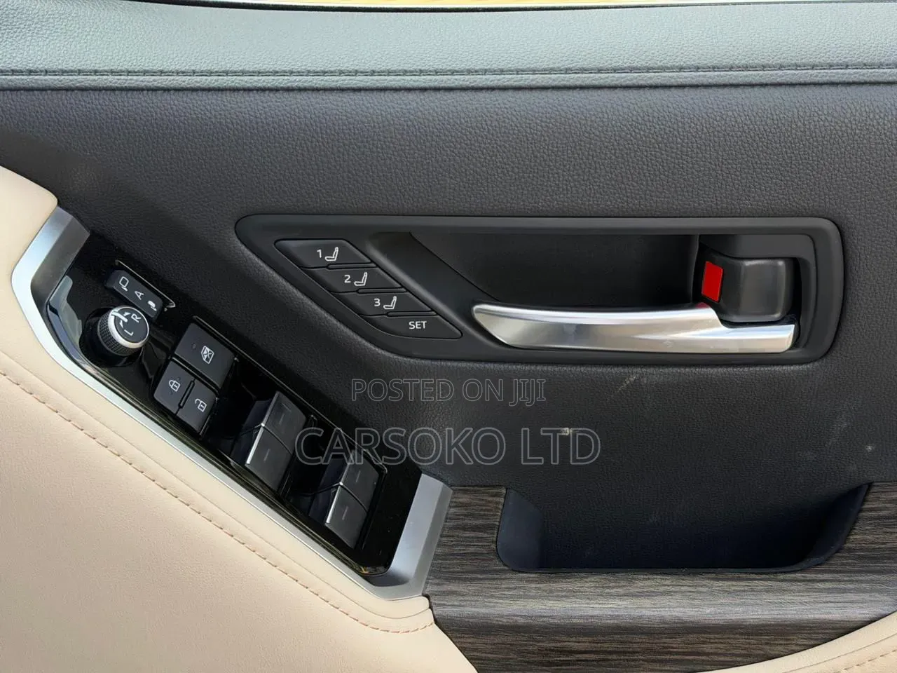Toyota Land Cruiser LC300 2021 White