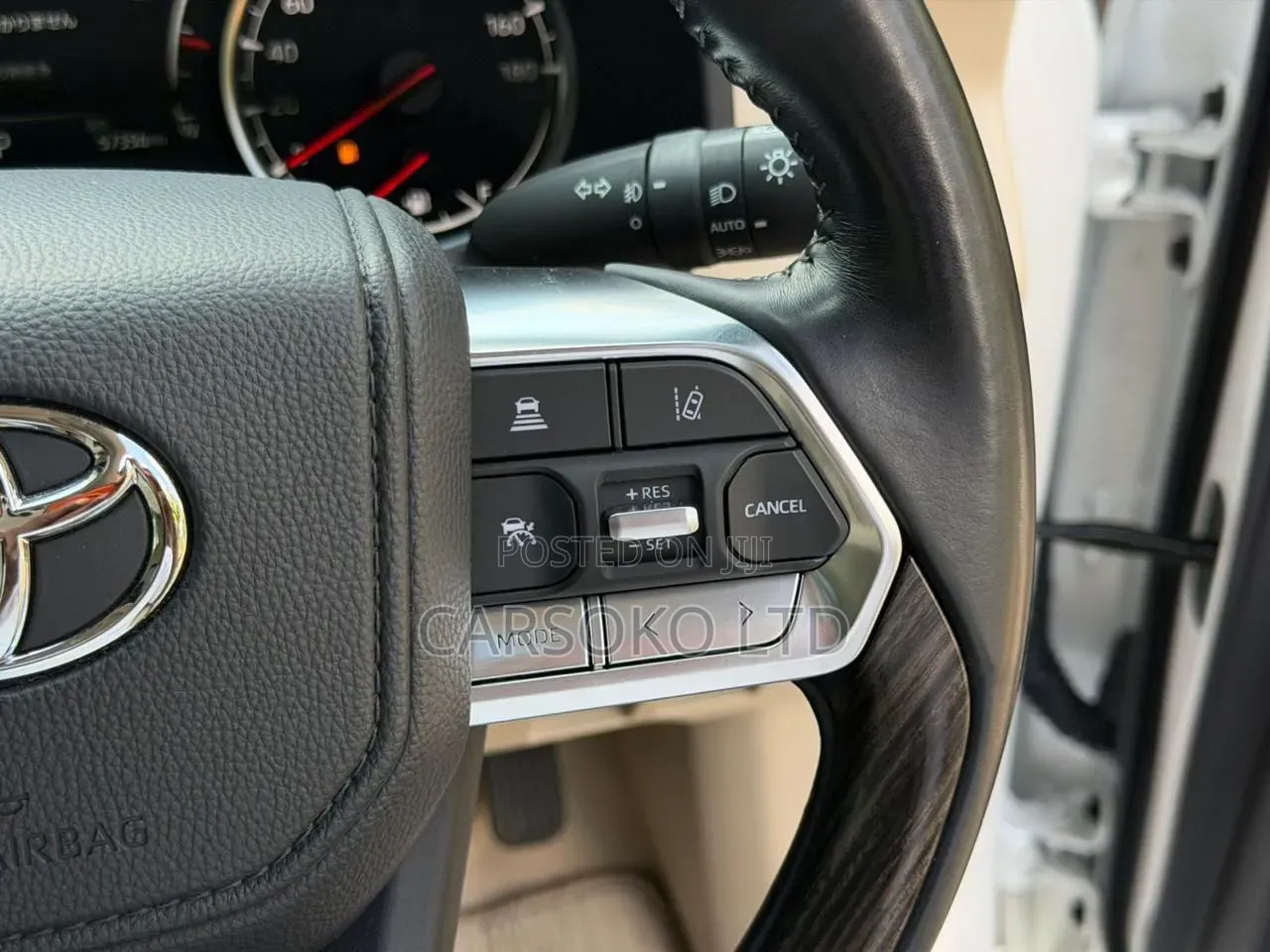 Toyota Land Cruiser LC300 2021 White