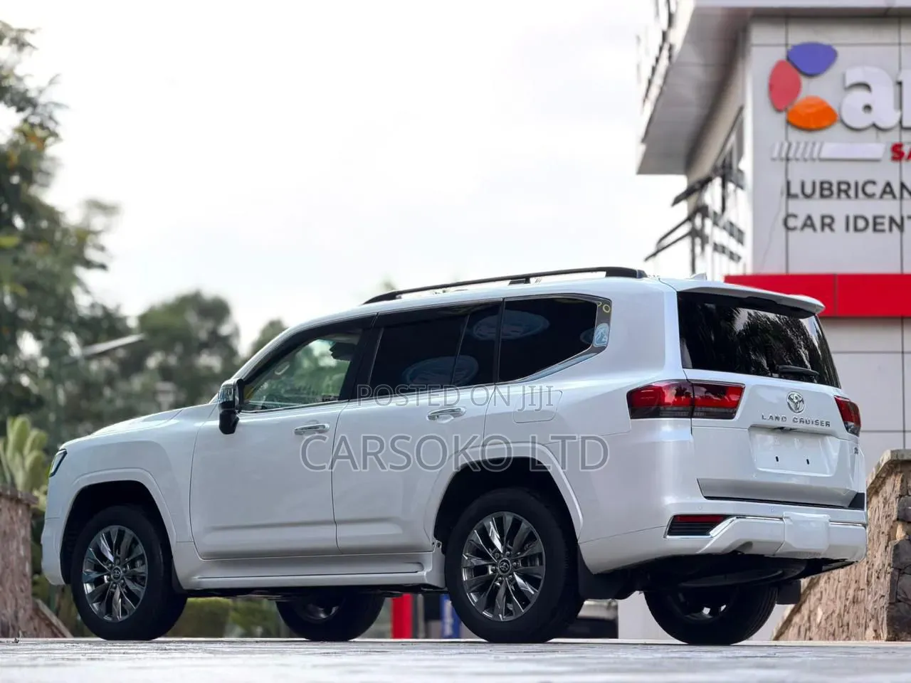 Toyota Land Cruiser LC300 2021 White
