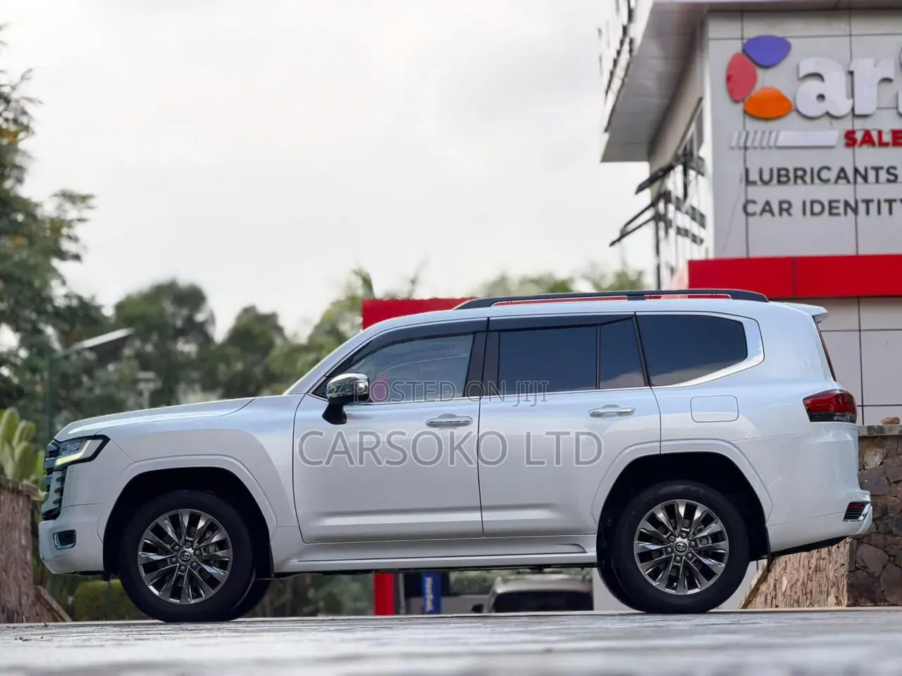 Toyota Land Cruiser LC300 2021 White