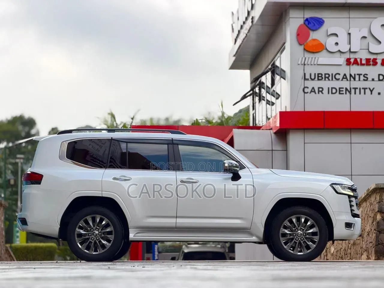 Toyota Land Cruiser LC300 2021 White
