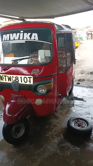 Piaggio 2022 Red
