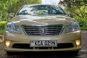 Toyota Crown 2010 Gold