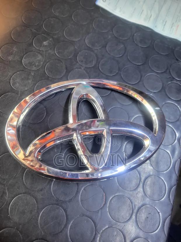 Emblem Land Cruiser