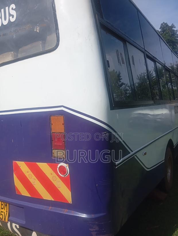 Isuzu NQR 2010 White - thumbnail 4