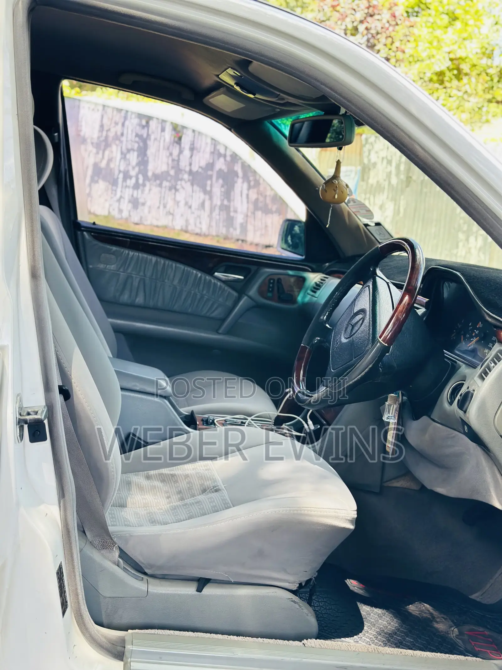 Mercedes-Benz E200 1997 White