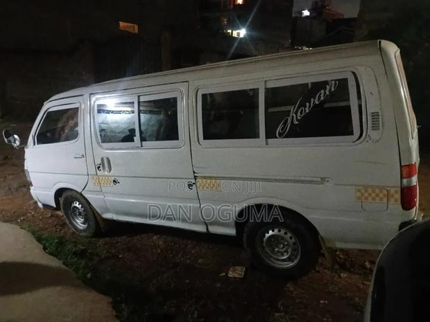 Toyota HiAce 2001 White - thumbnail 6