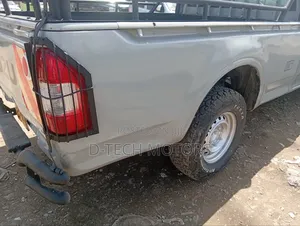 Isuzu D-MAX 2006 Gray