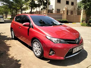 Toyota Auris 2013 Red