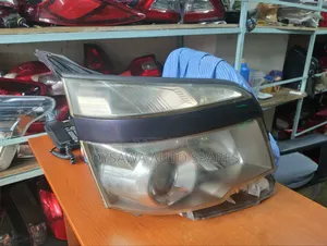 Toyota Voxy 2011 Non Xenon Headlight Xjapan