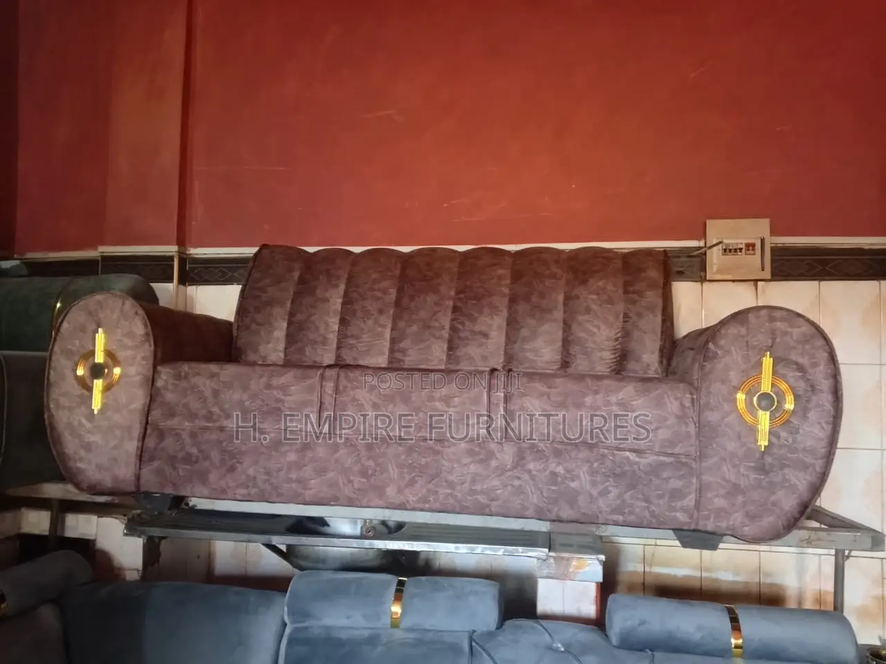 Dark Brown Kangaroo Seat
