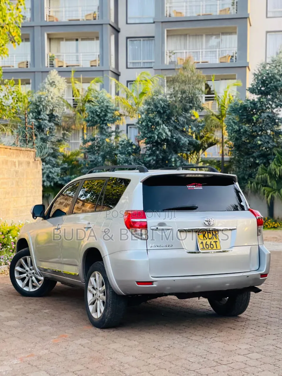Toyota Vanguard 2010 Silver