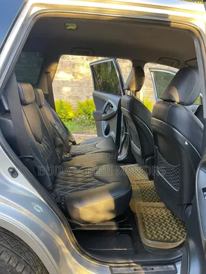 Toyota Vanguard 2010 Silver