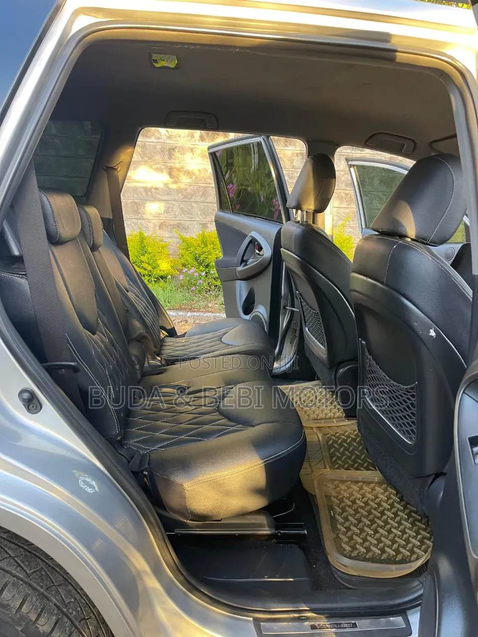 Toyota Vanguard 2010 Silver