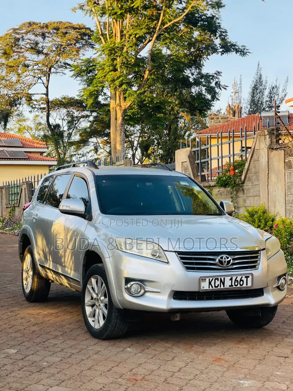 Toyota Vanguard 2010 Silver
