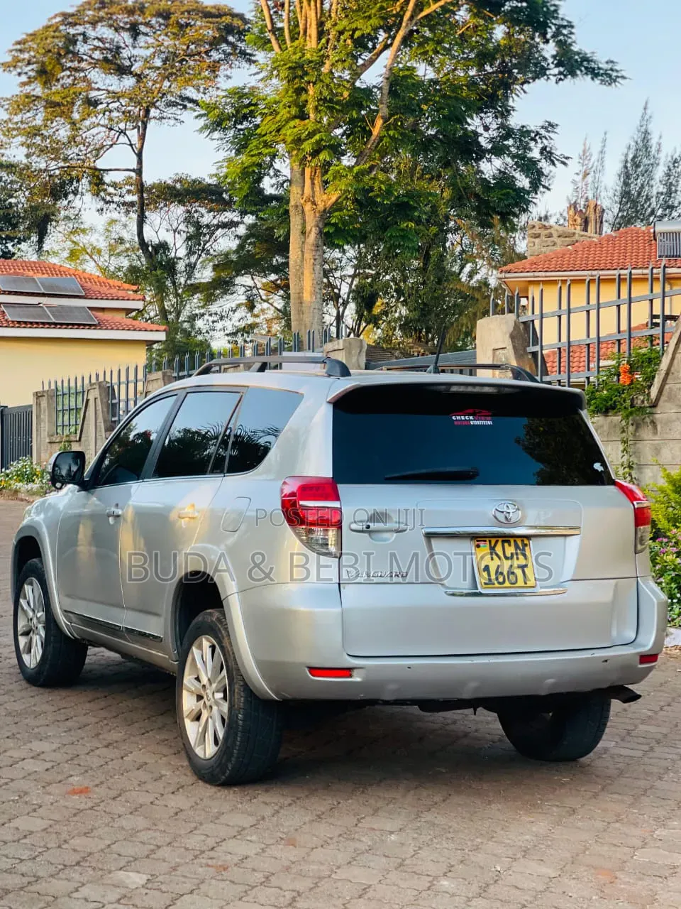 Toyota Vanguard 2010 Silver
