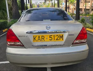 Nissan Sunny 2004 Gold