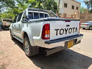 Toyota Hilux 2.5 D-4D 4X4 SRX 2011 Off white