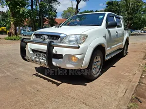 Toyota Hilux 2.5 D-4D 4X4 SRX 2011 Off white