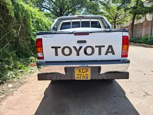 Toyota Hilux 2.5 D-4D 4X4 SRX 2011 Off white