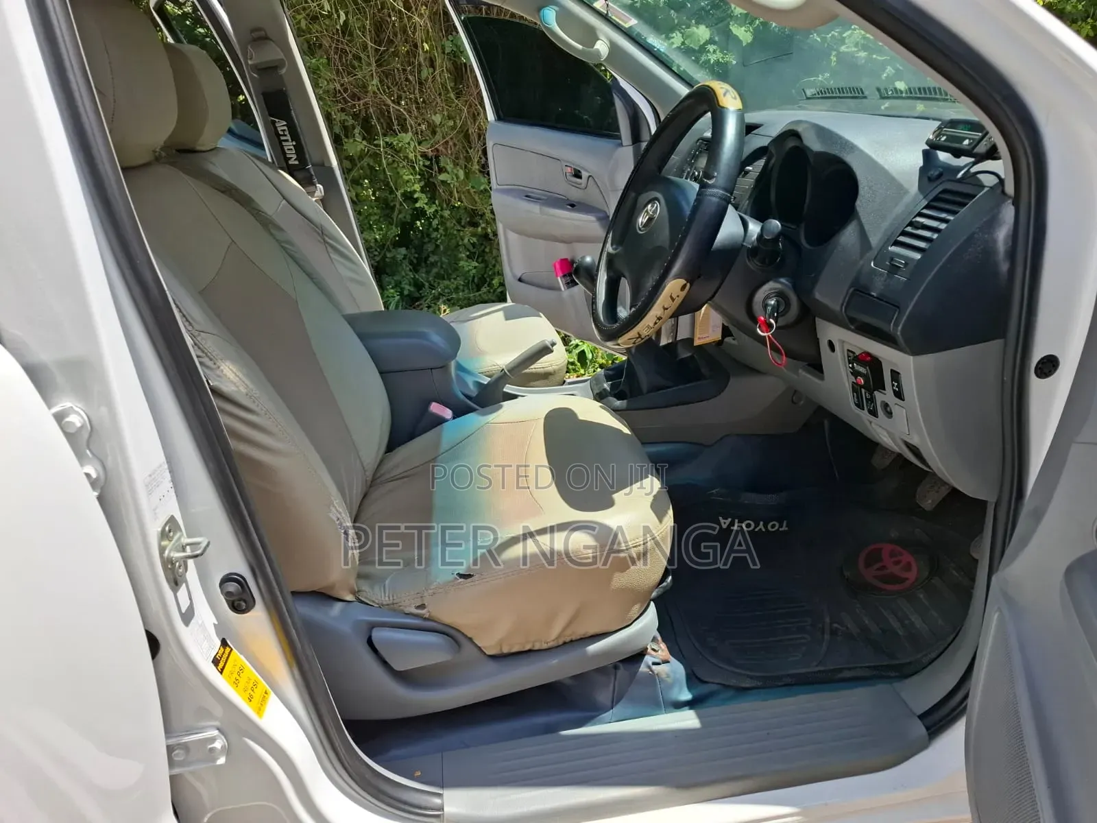Toyota Hilux 2.5 D-4D 4X4 SRX 2011 Off white