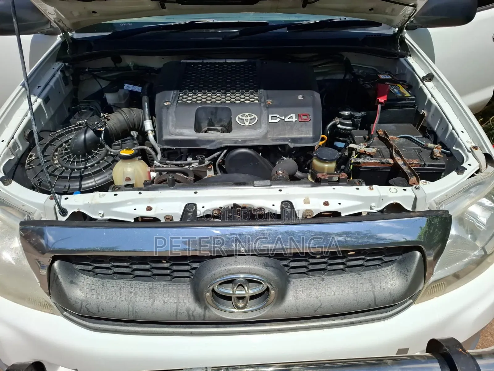 Toyota Hilux 2.5 D-4D 4X4 SRX 2011 Off white