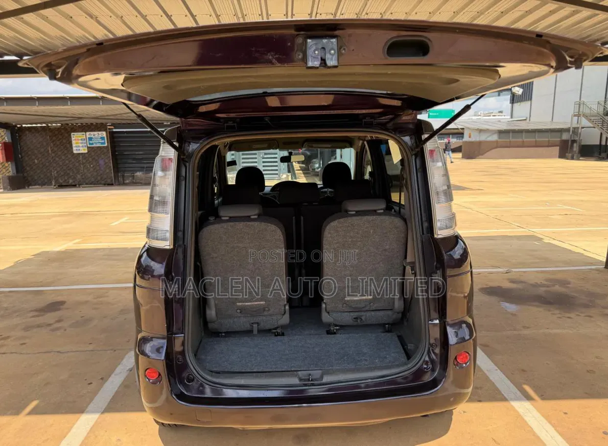 Toyota Sienta 2012 Purple