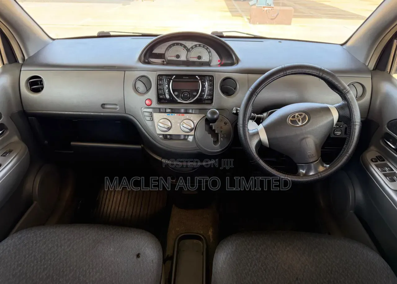 Toyota Sienta 2012 Purple