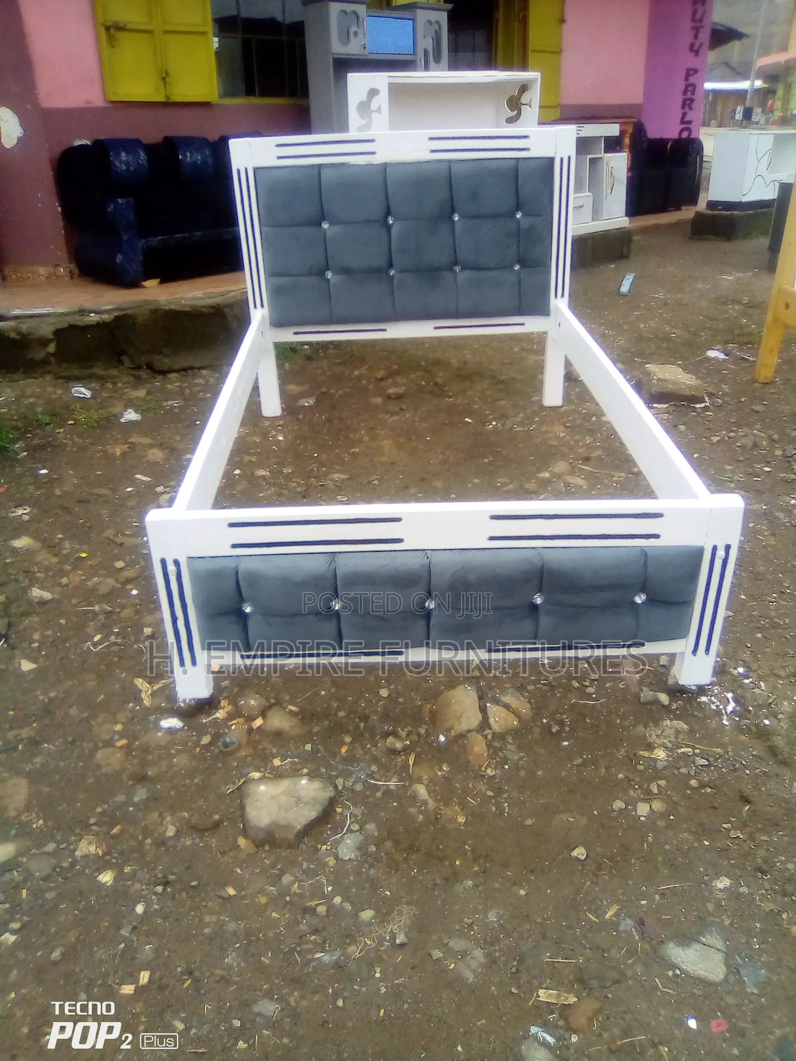 White Moket Bed