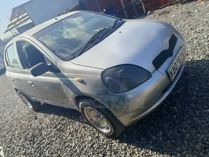 Toyota Vitz 2003 Silver