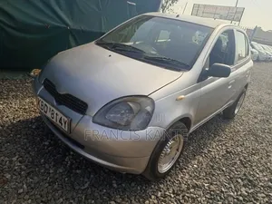 Toyota Vitz 2003 Silver