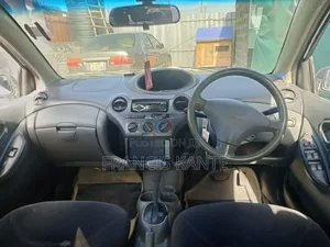 Toyota Vitz 2003 Silver