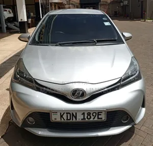 Toyota Vitz 2016 Silver