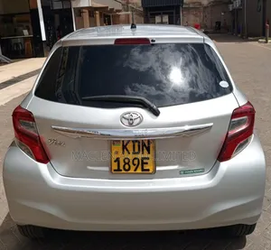 Toyota Vitz 2016 Silver