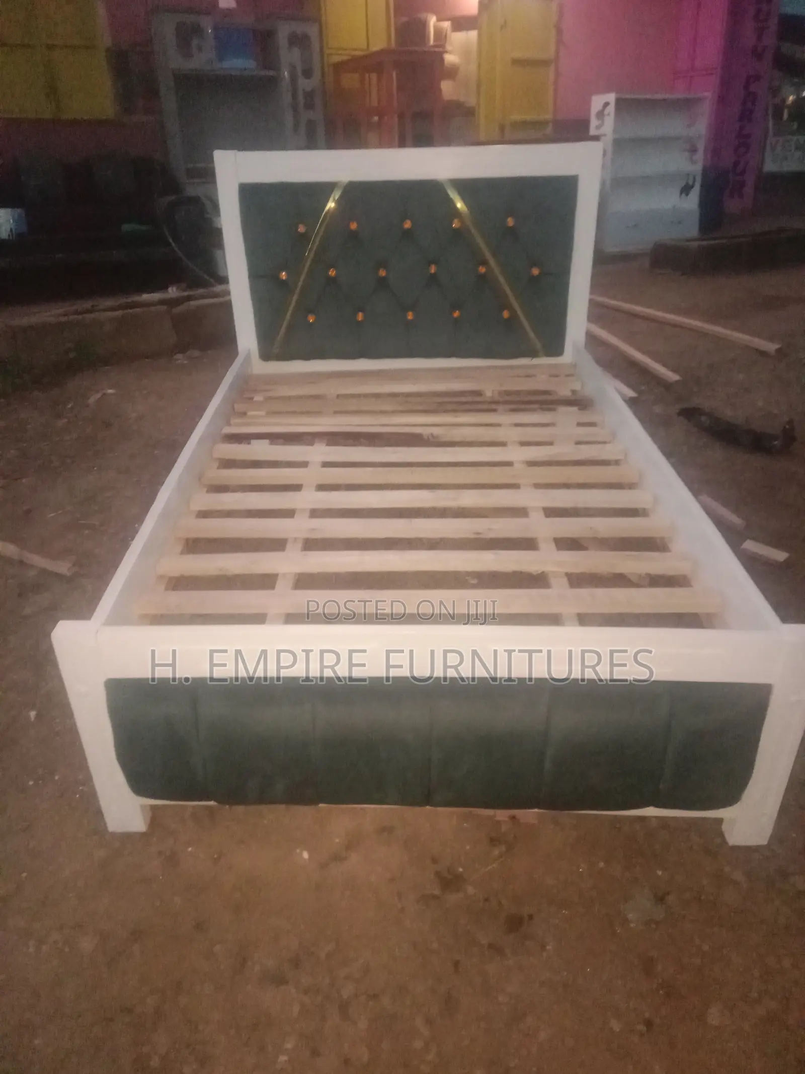 Green/White Moket Bed