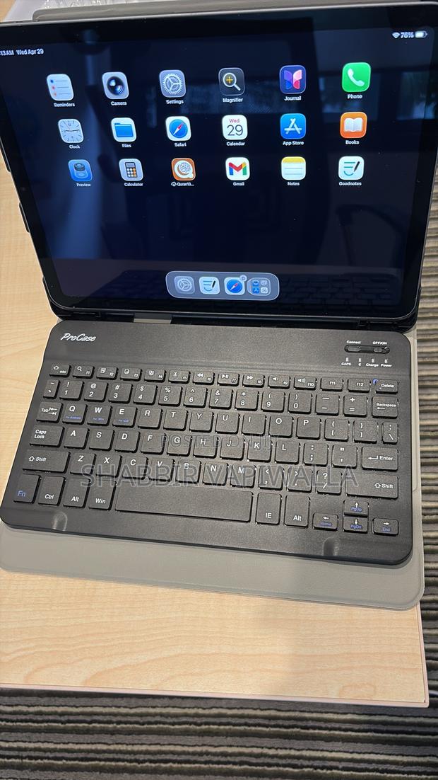 Apple iPad Air (2022) 64 GB Black