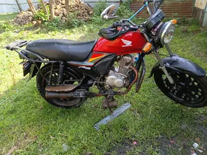 Honda CB 2022 Red