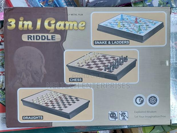 3 in 1 Game Snakes and Ladders, Chess and Draughts.