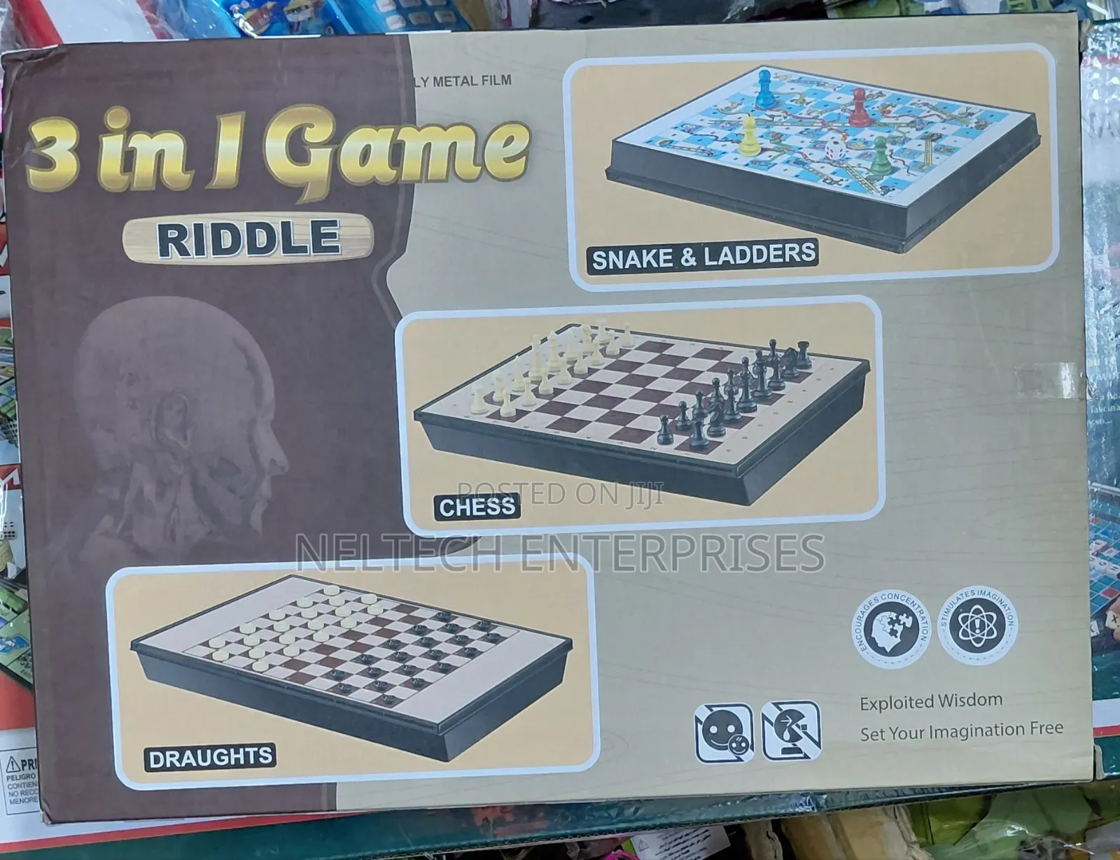 3 in 1 Game Snakes and Ladders, Chess and Draughts.