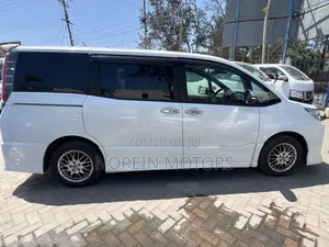 Toyota Noah 2.0 AWD (7 Seater) 2019 White