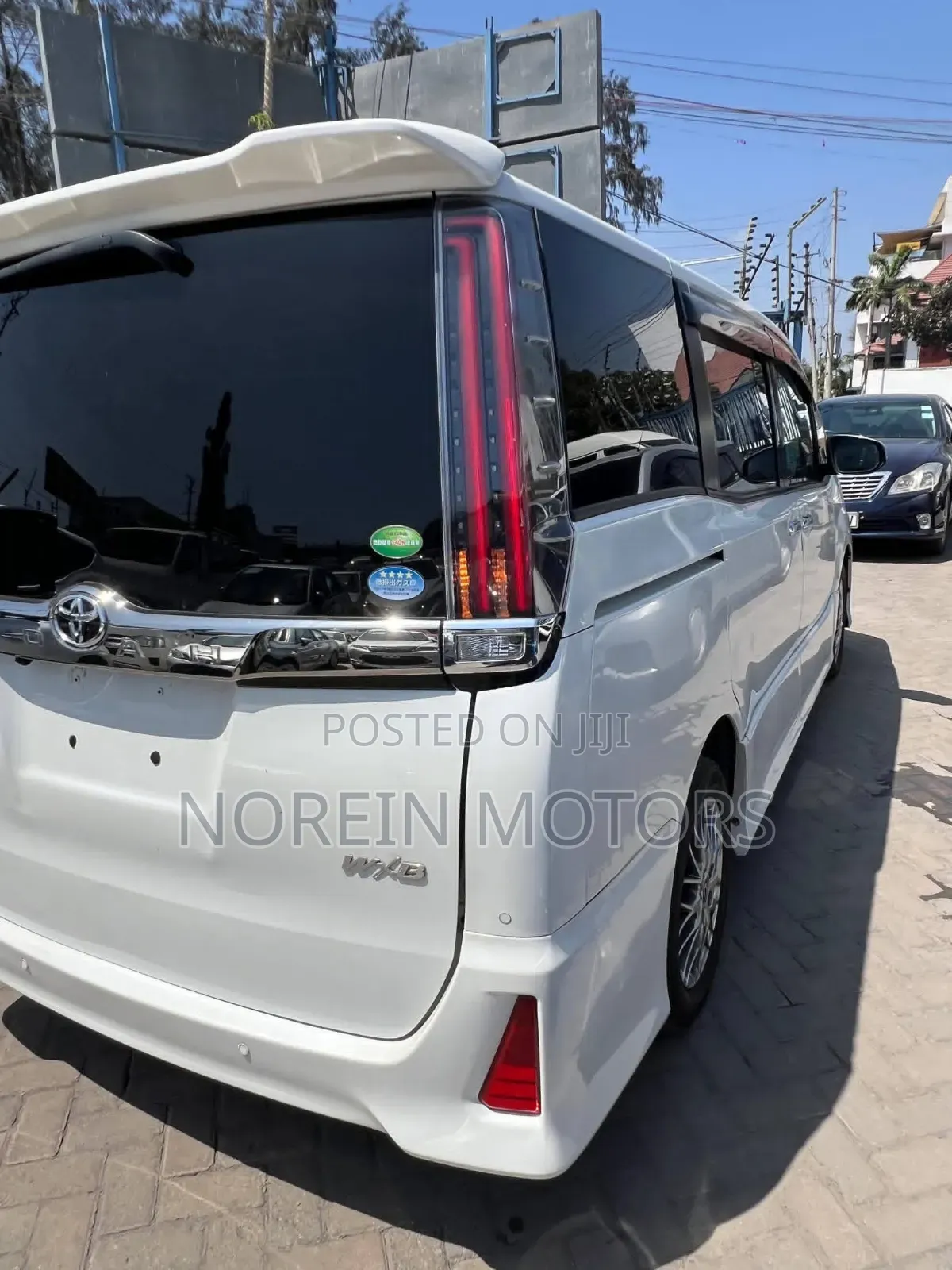 Toyota Noah 2.0 AWD (7 Seater) 2019 White